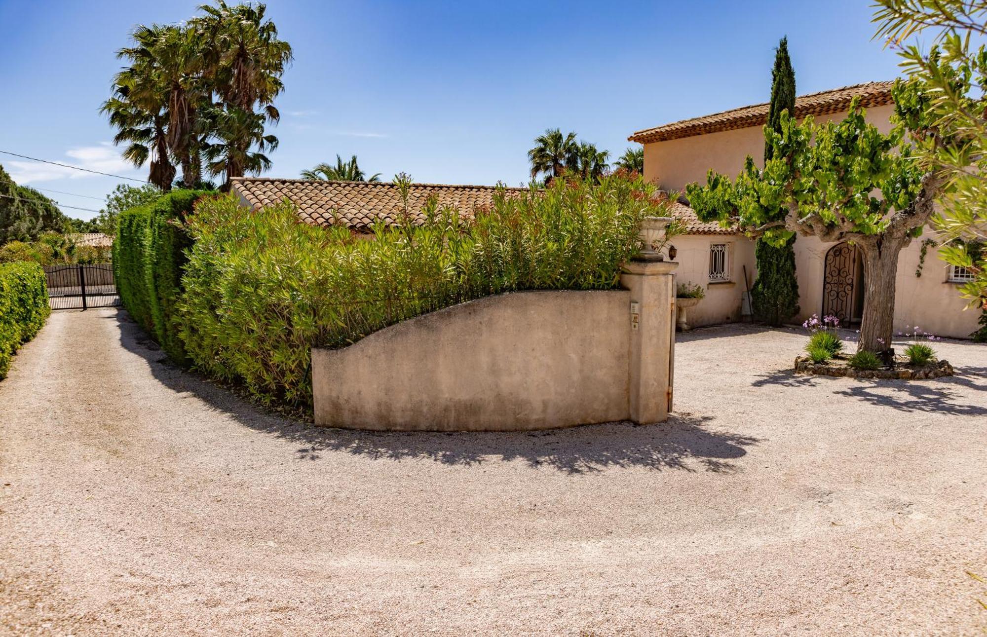 Superbe Villa, Piscine Chauffee, Jardin, Climatisee, Proche Du Village Le Plan-de-la-Tour المظهر الخارجي الصورة